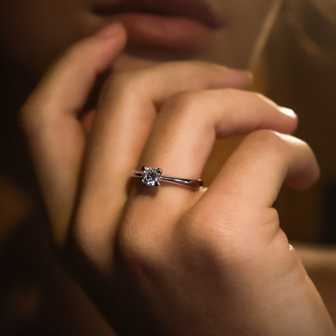 WHITE GOLD SOLITAIRE DIAMOND RING