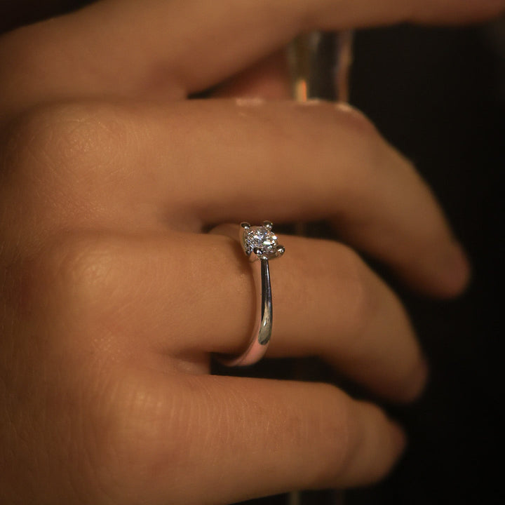 WHITE GOLD SOLITAIRE DIAMOND RING