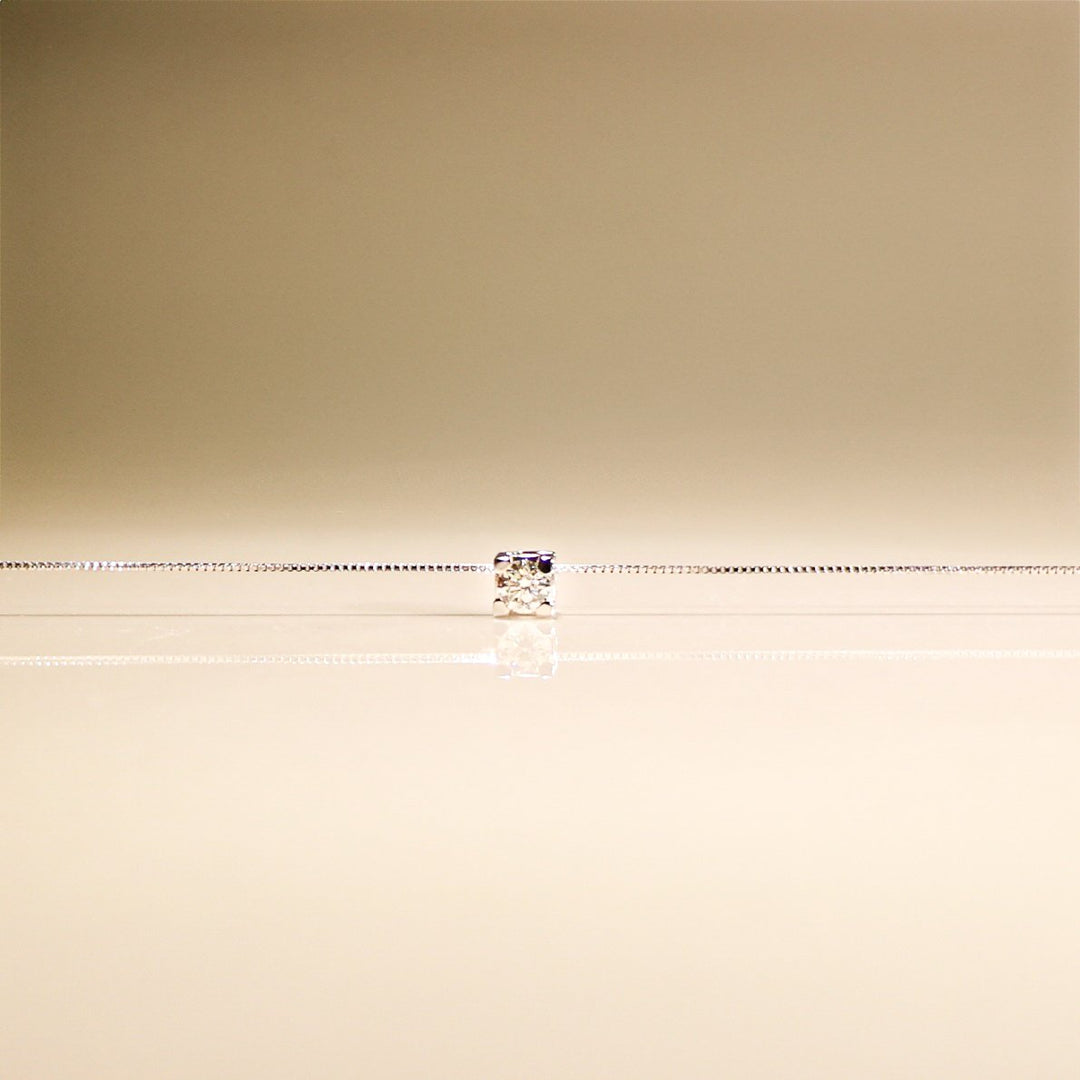 COLLANA SOLITARIO CON DIAMANTE IN ORO BIANCO