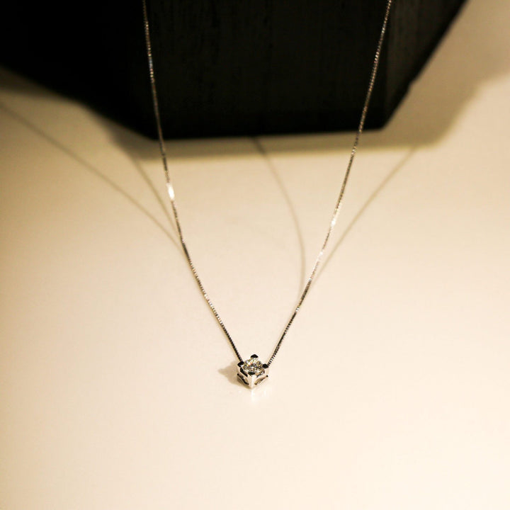 COLLANA SOLITARIO CON DIAMANTE IN ORO BIANCO