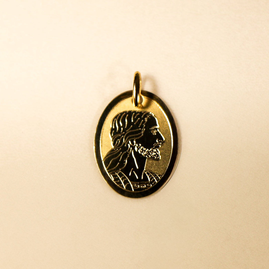 PENDENTIF CHRIST OVALE